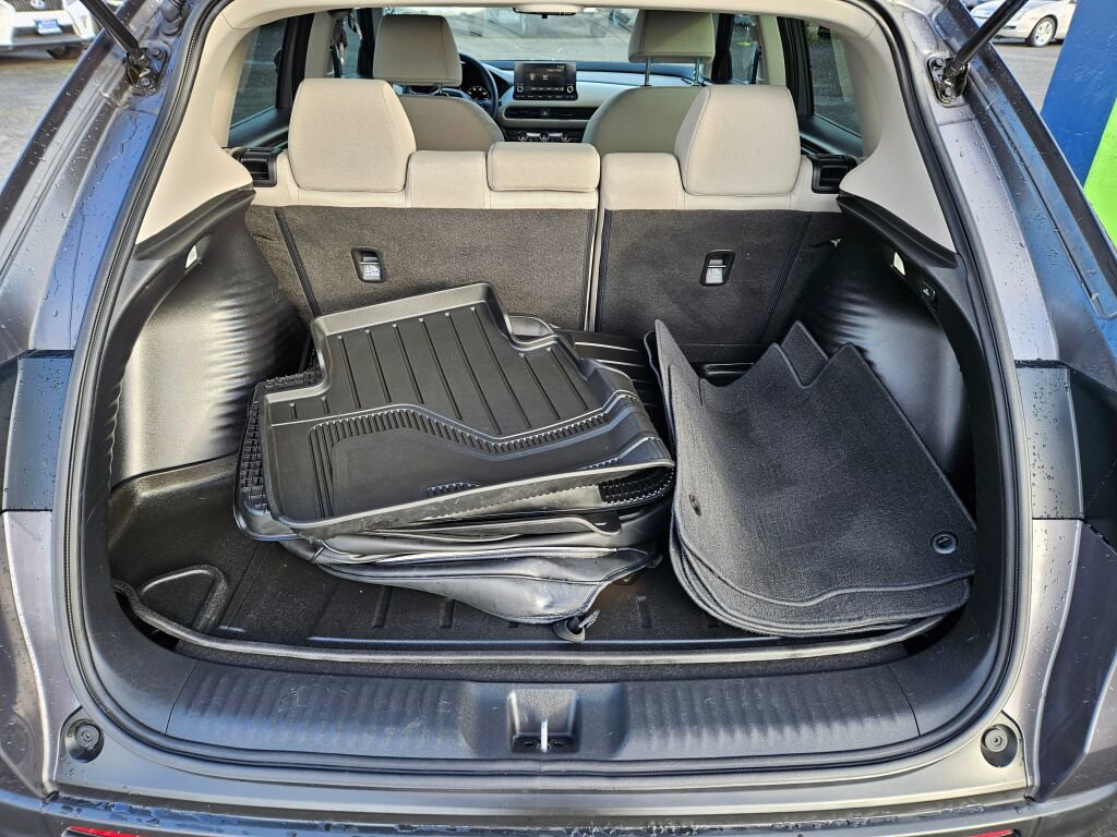 Used 2023 Honda HR-V LX image 9