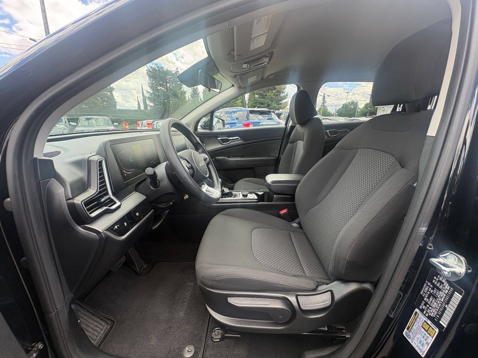 Used 2025 Kia Sportage LX FWD image 25