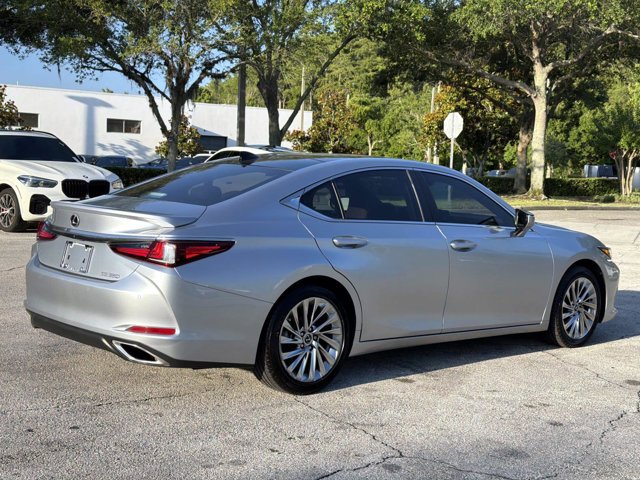 Used 2023 Lexus ES 350 Ultra Luxury w/ Accessory Package (Z2) FWD image 3