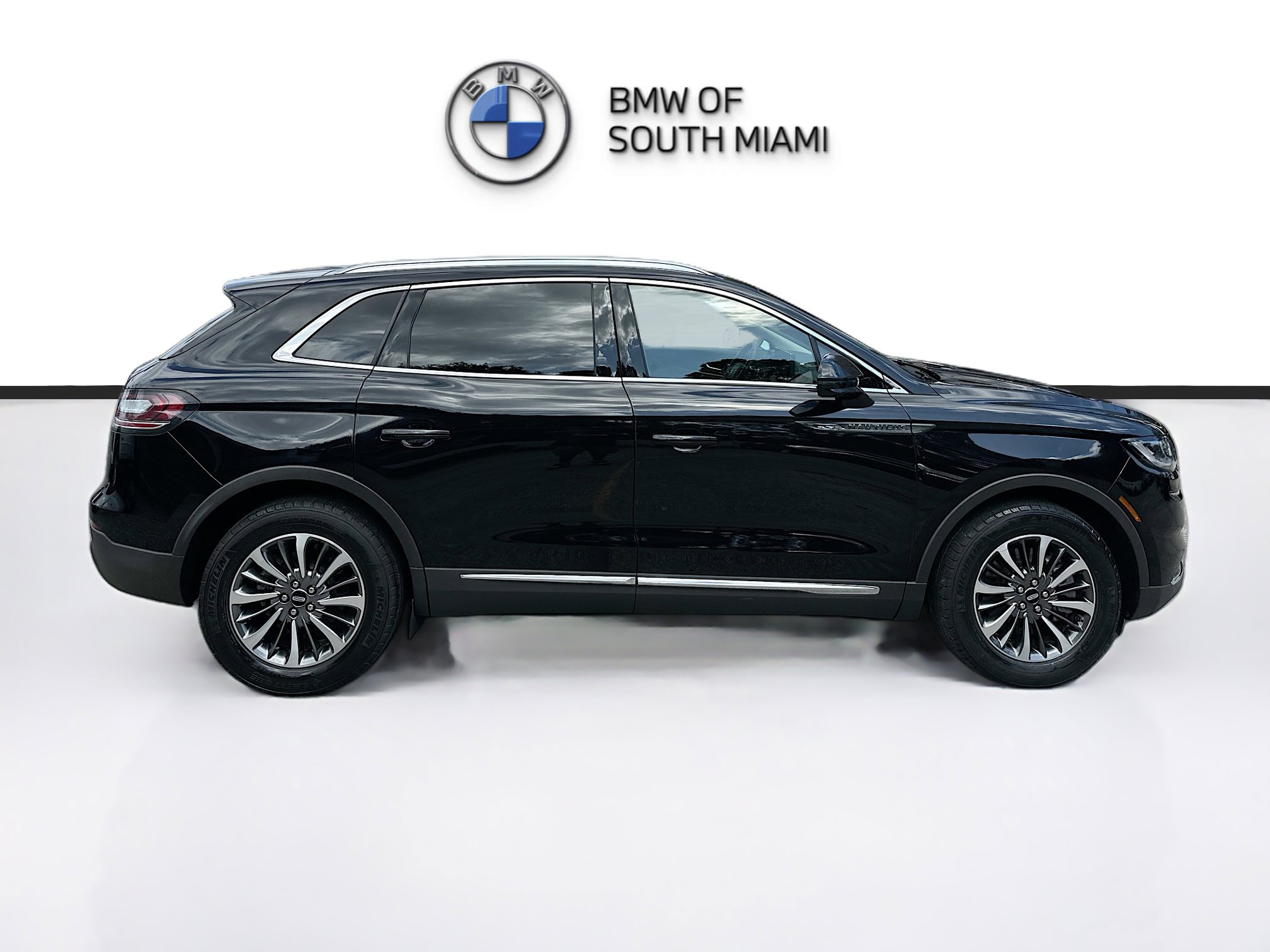 Used 2022 Lincoln Nautilus FWD w/ Premium Package image 8