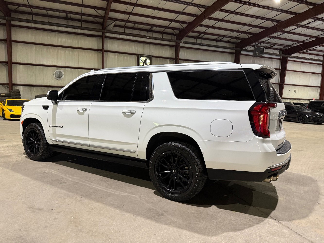 Used 2021 GMC Yukon XL Denali w/ Denali Premium Package image 10