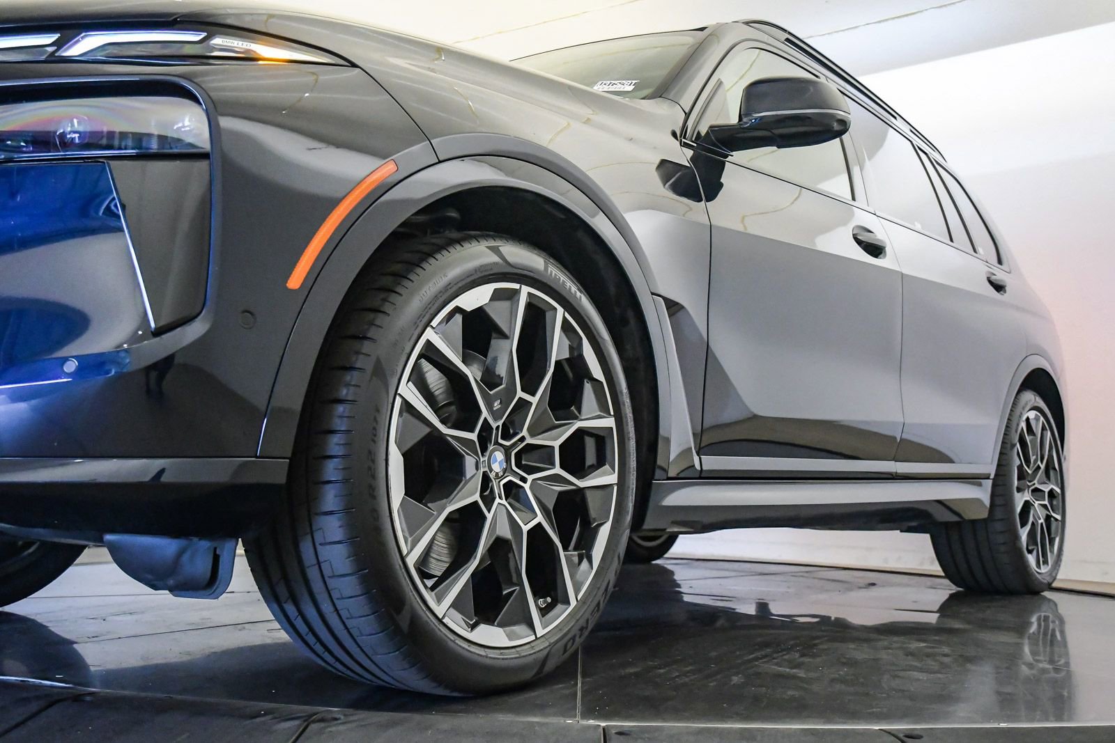 Used 2026 BMW X7 xDrive40i w/ M Sport Package AWD/4WD image 9