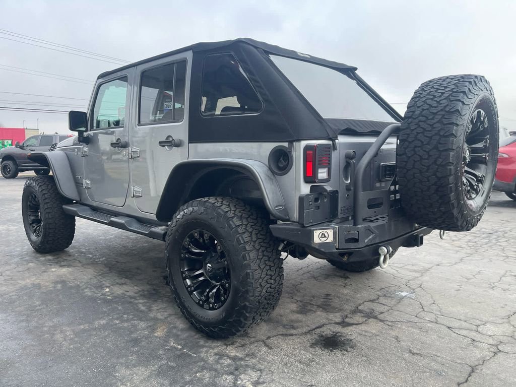 Used 2018 Jeep Wrangler Unlimited Sahara w/ Connectivity Group AWD/4WD image 5