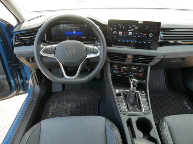 Certified 2025 Volkswagen Jetta SE FWD image 21