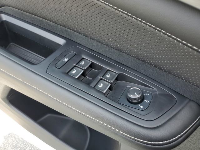 Certified 2025 Volkswagen Atlas Cross Sport SE FWD image 30