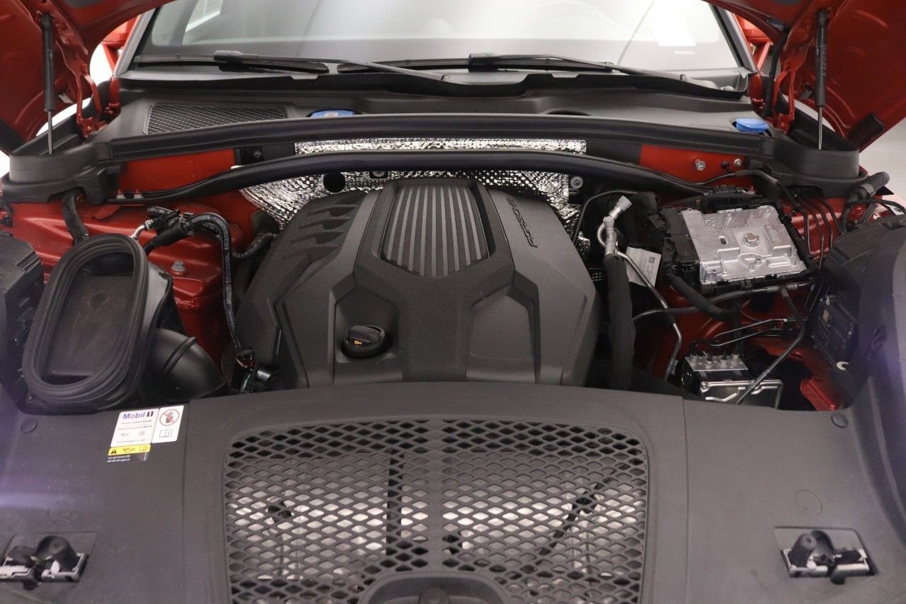 Used 2023 Porsche Macan Turbo image 26