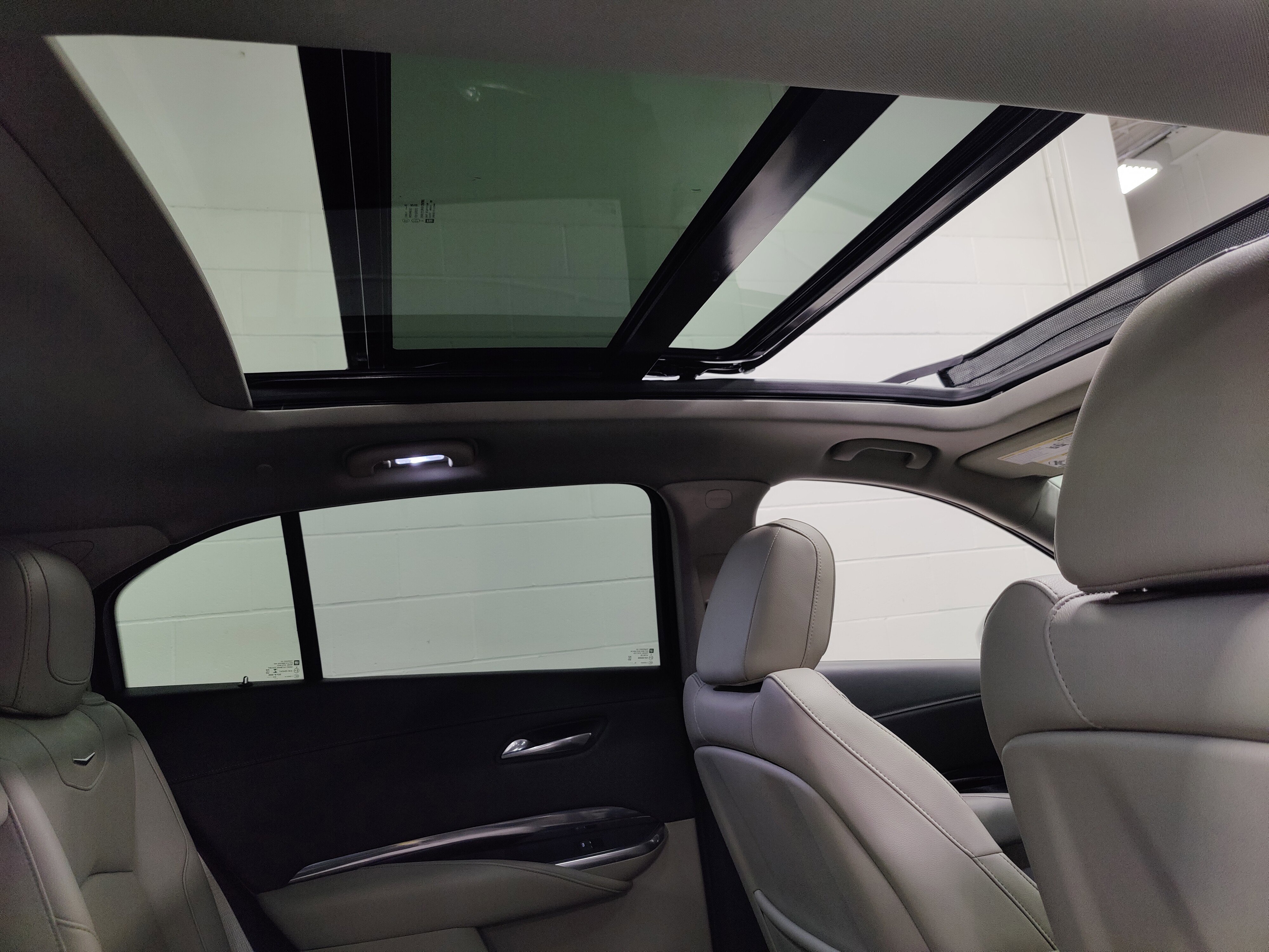 Used 2021 Cadillac XT4 Luxury w/ Cold Weather Package AWD/4WD image 8