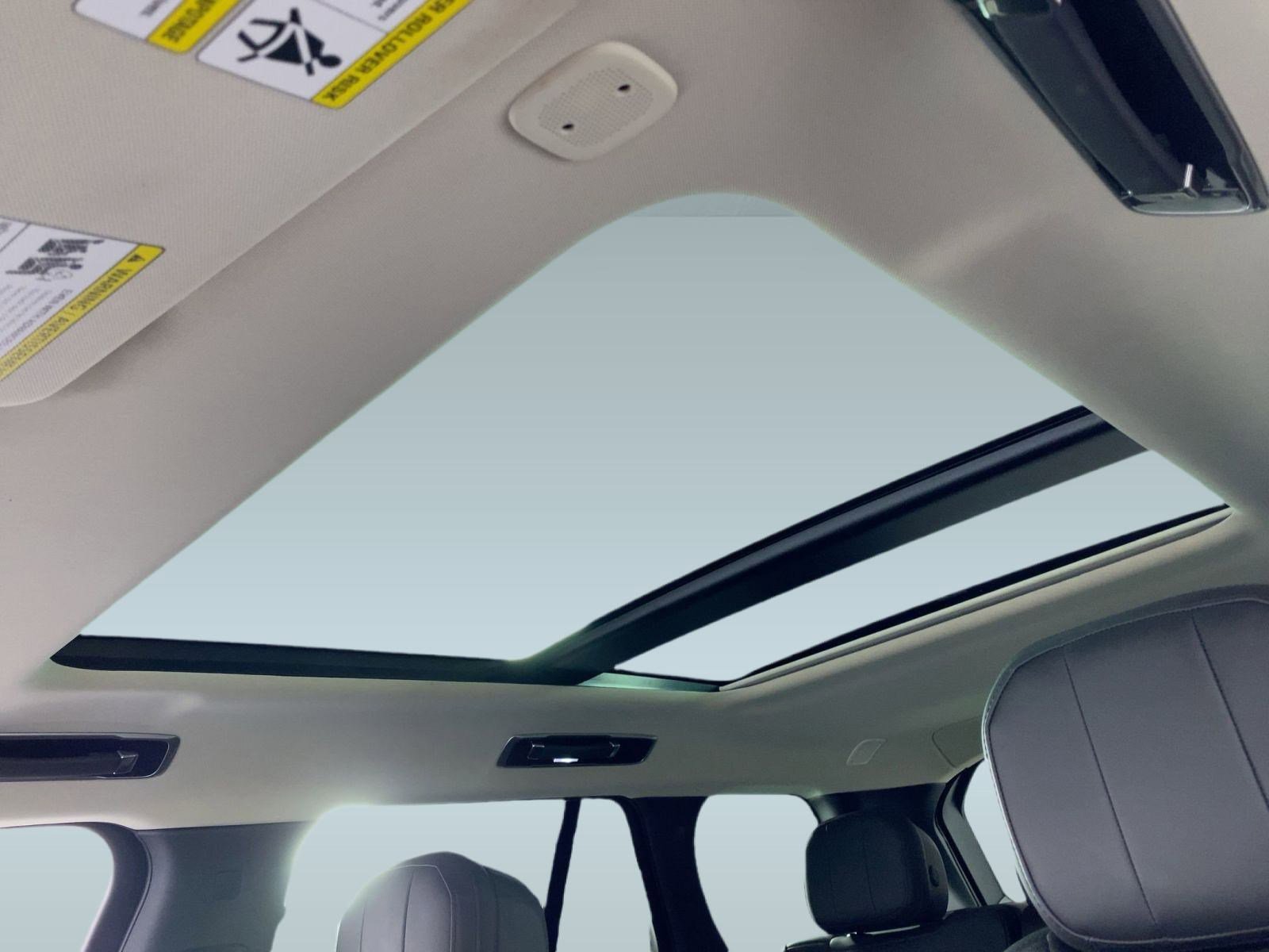 Used 2023 Land Rover Range Rover SE image 12