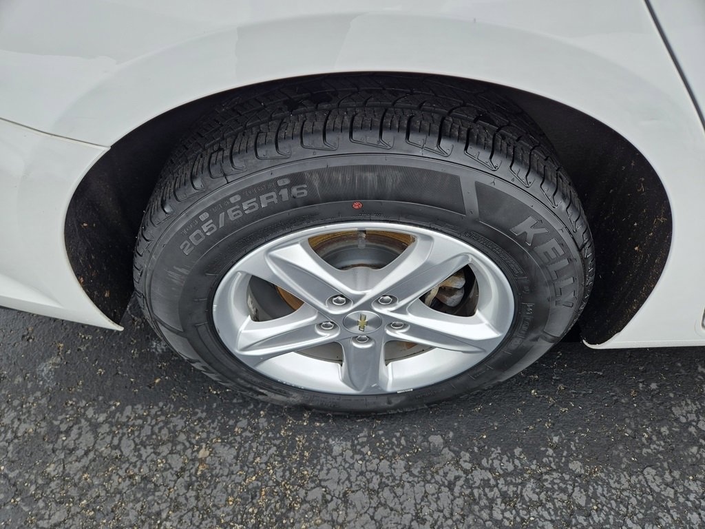 Used 2020 Chevrolet Malibu LS image 12