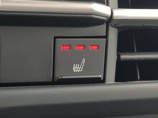 Used 2025 Toyota Sienna XLE FWD image 28