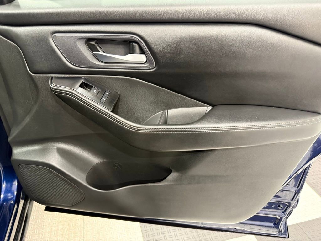 Used 2024 Nissan Rogue SV image 21