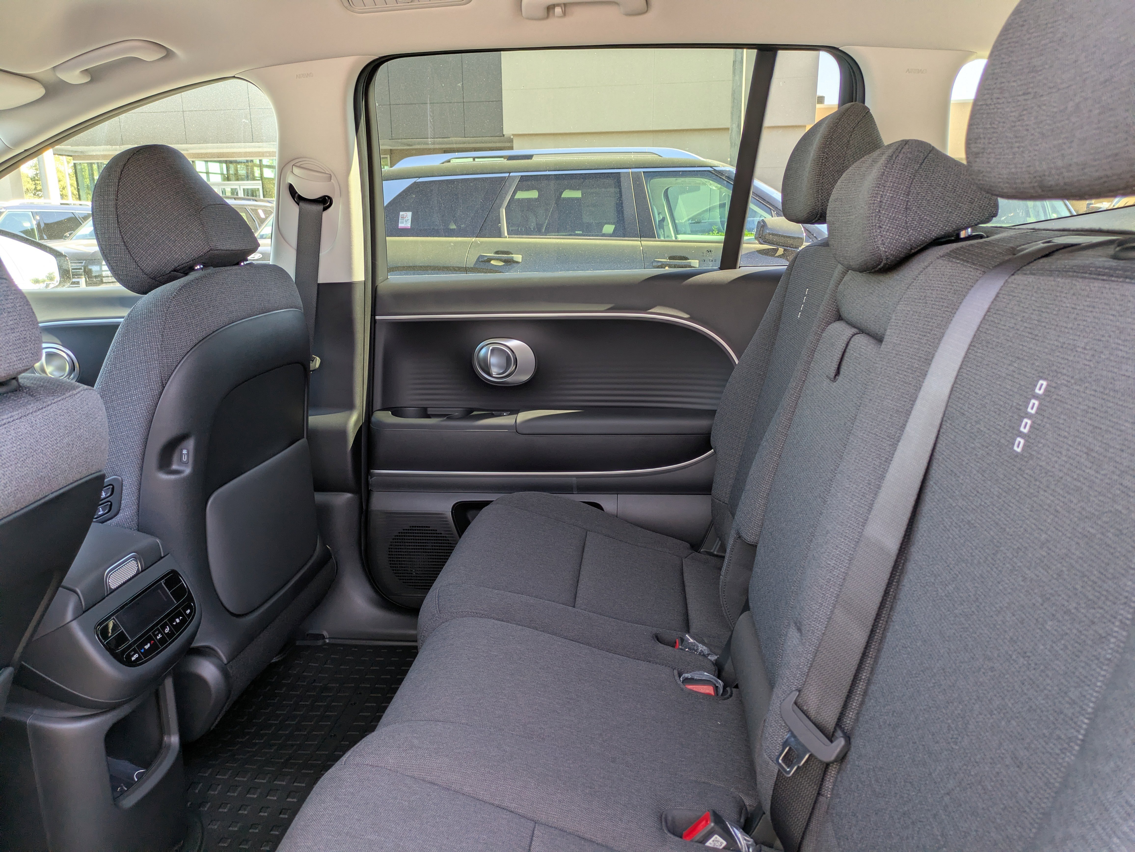 New 2026 Hyundai Ioniq 9 SE image 13