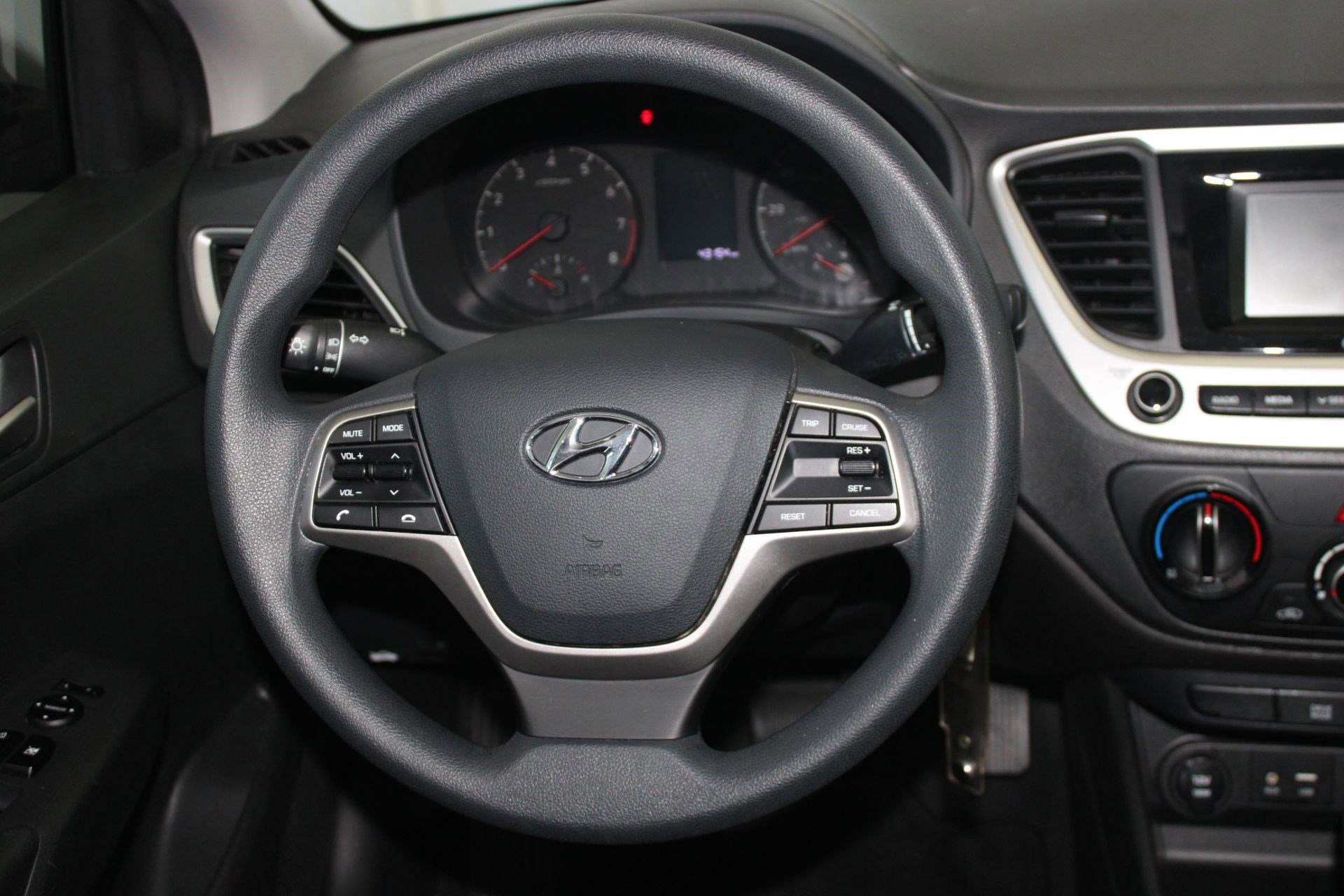 Used 2022 Hyundai Accent SE image 14