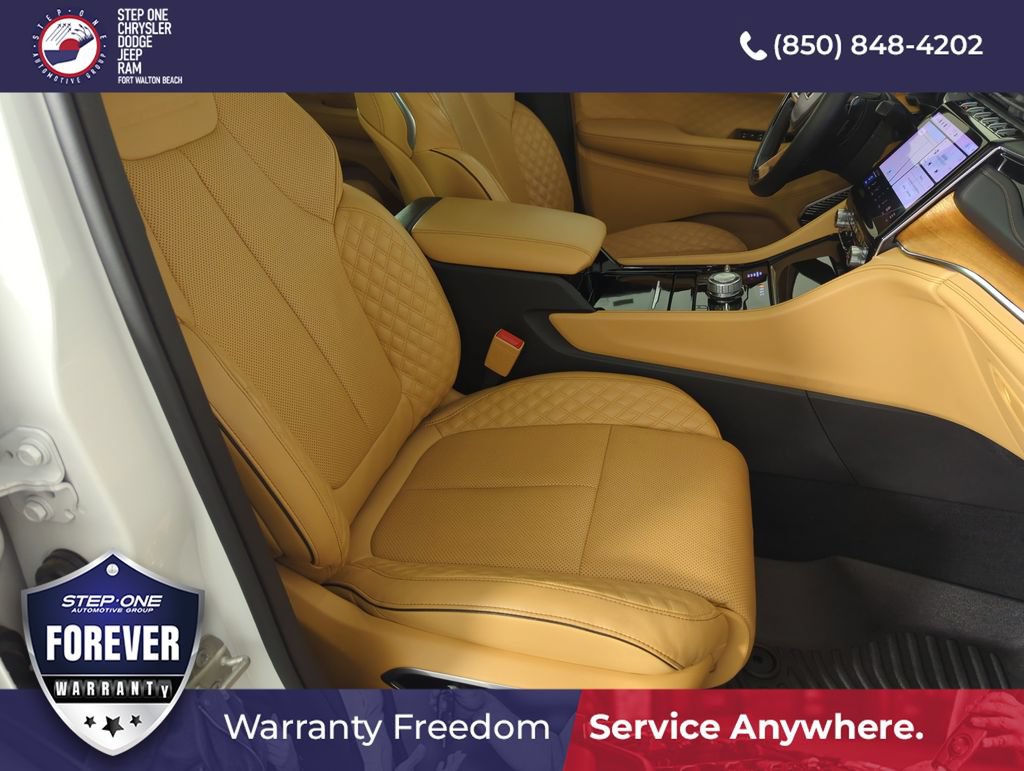 Used 2023 Jeep Grand Cherokee Summit AWD/4WD image 38
