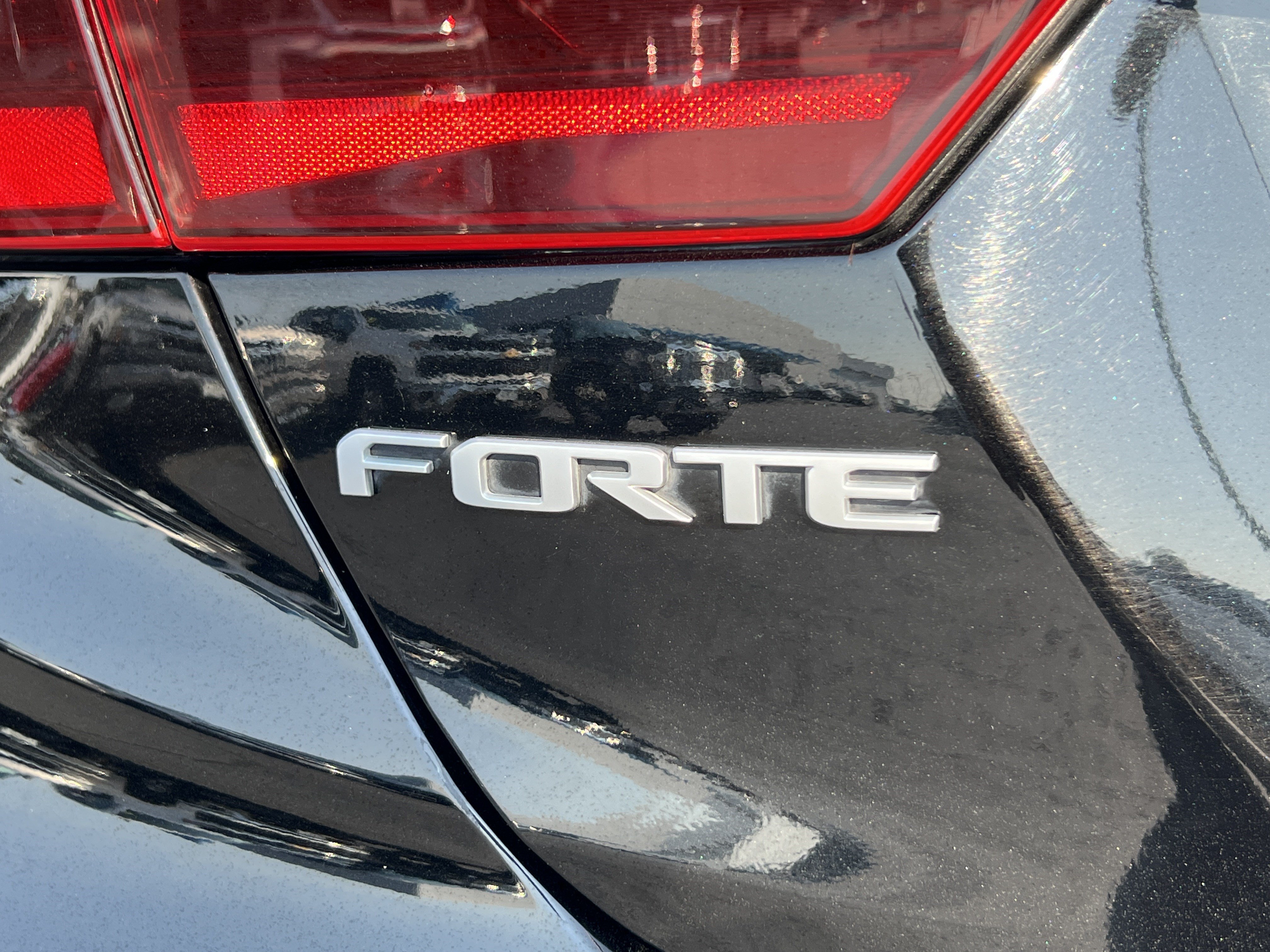 Used 2023 Kia Forte LXS w/ LXS Technology Package FWD image 9