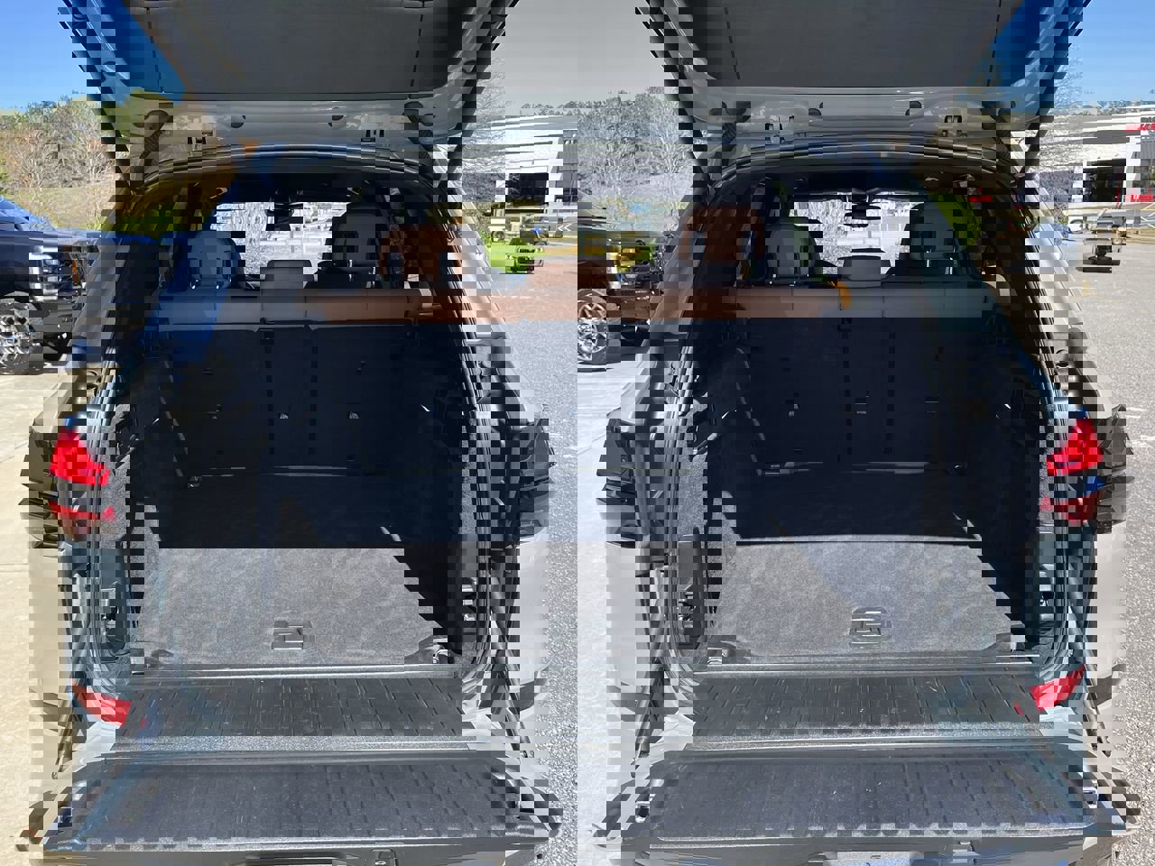 Used 2024 BMW X5 xDrive40i w/ M Sport Package image 36