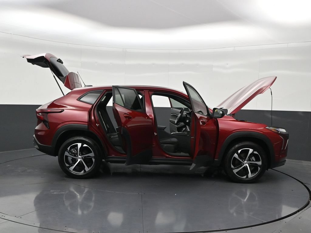 Used 2025 Chevrolet Trax RS FWD image 32
