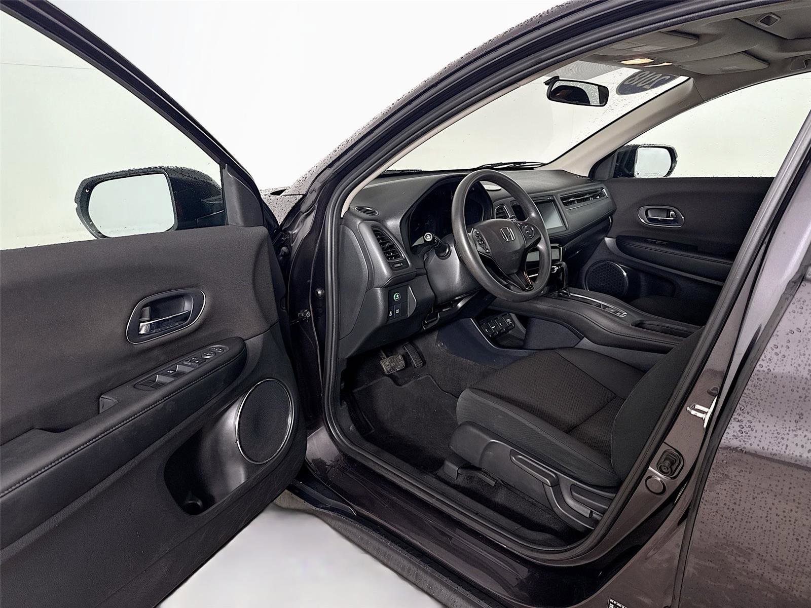 Used 2018 Honda HR-V EX image 3