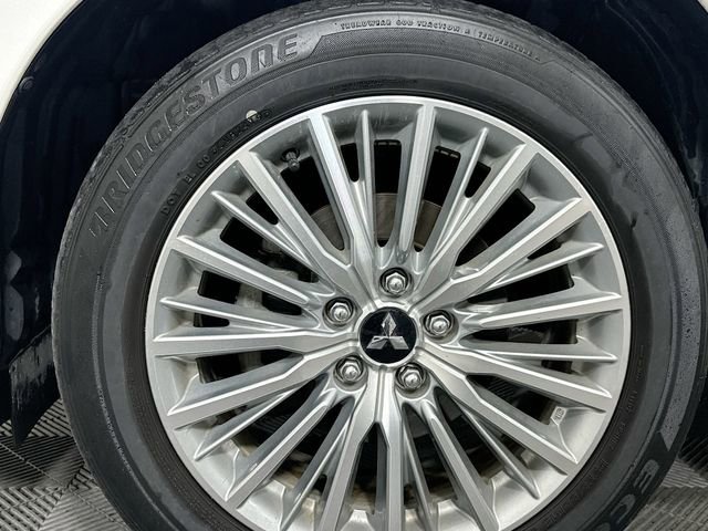 Used 2019 Mitsubishi Outlander 4WD Plug-In Hybrid image 31