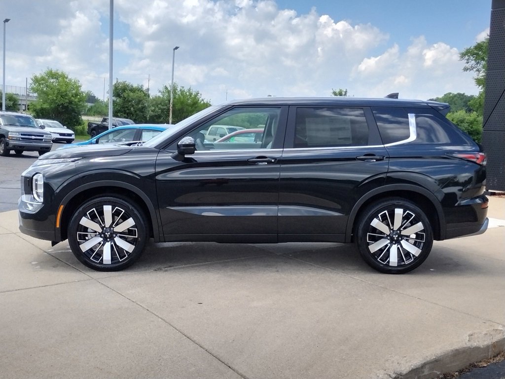 New 2025 Mitsubishi Outlander SE image 20