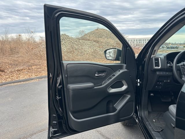 Certified 2024 Nissan Frontier SV image 10
