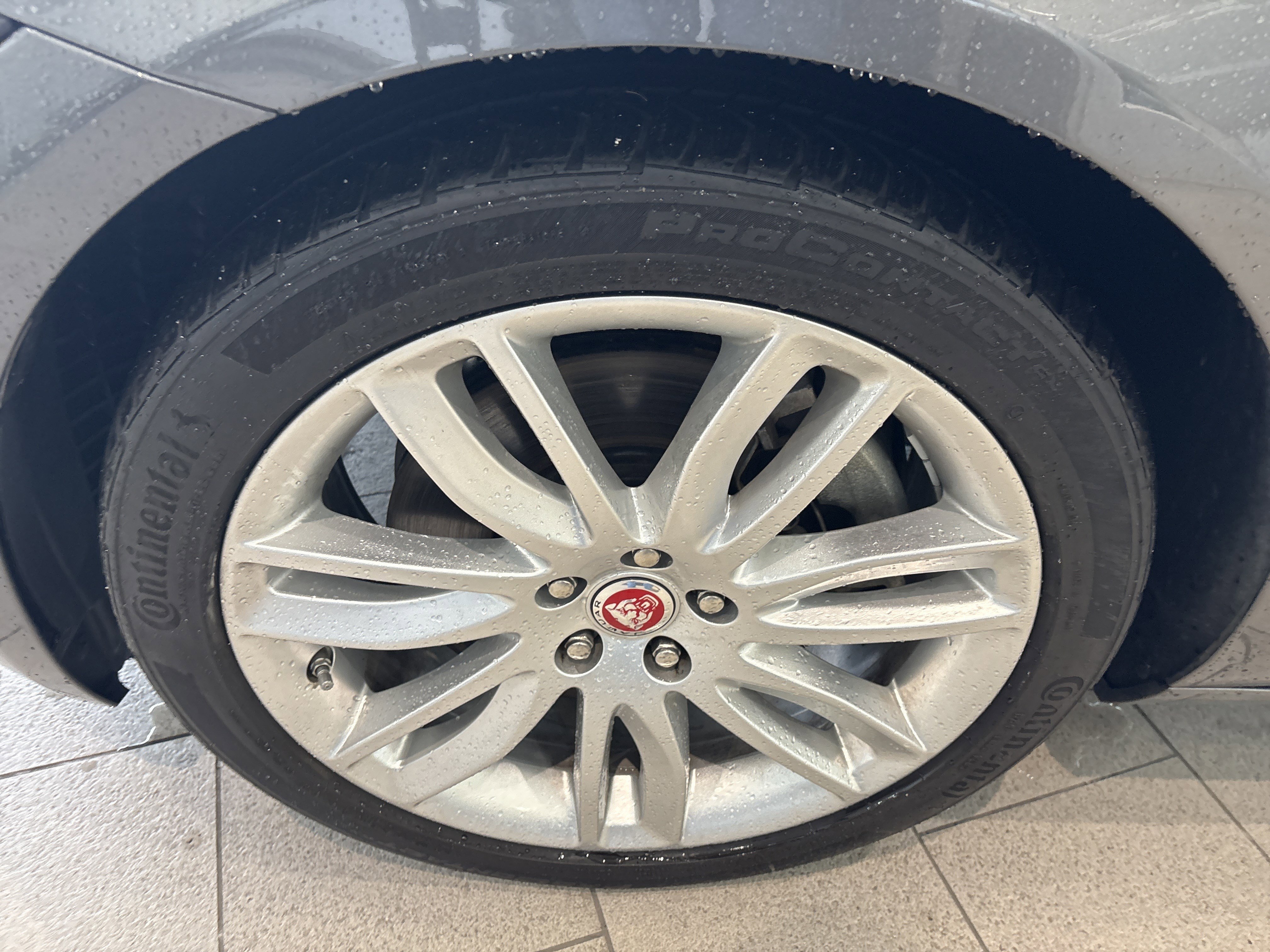 Used 2017 Jaguar XF Prestige image 7