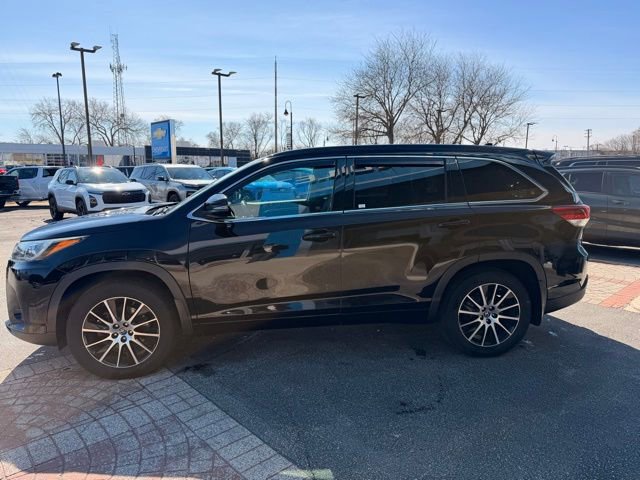 Used 2018 Toyota Highlander SE image 4