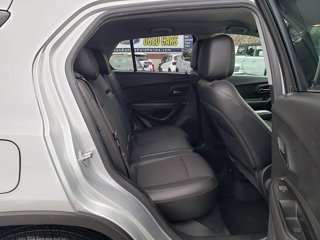Used 2020 Chevrolet Trax LT w/ LT Convenience Package image 17