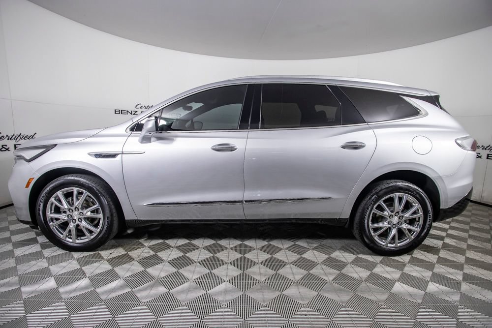 Used 2022 Buick Enclave Premium w/ Surround and Sites Package AWD/4WD image 9