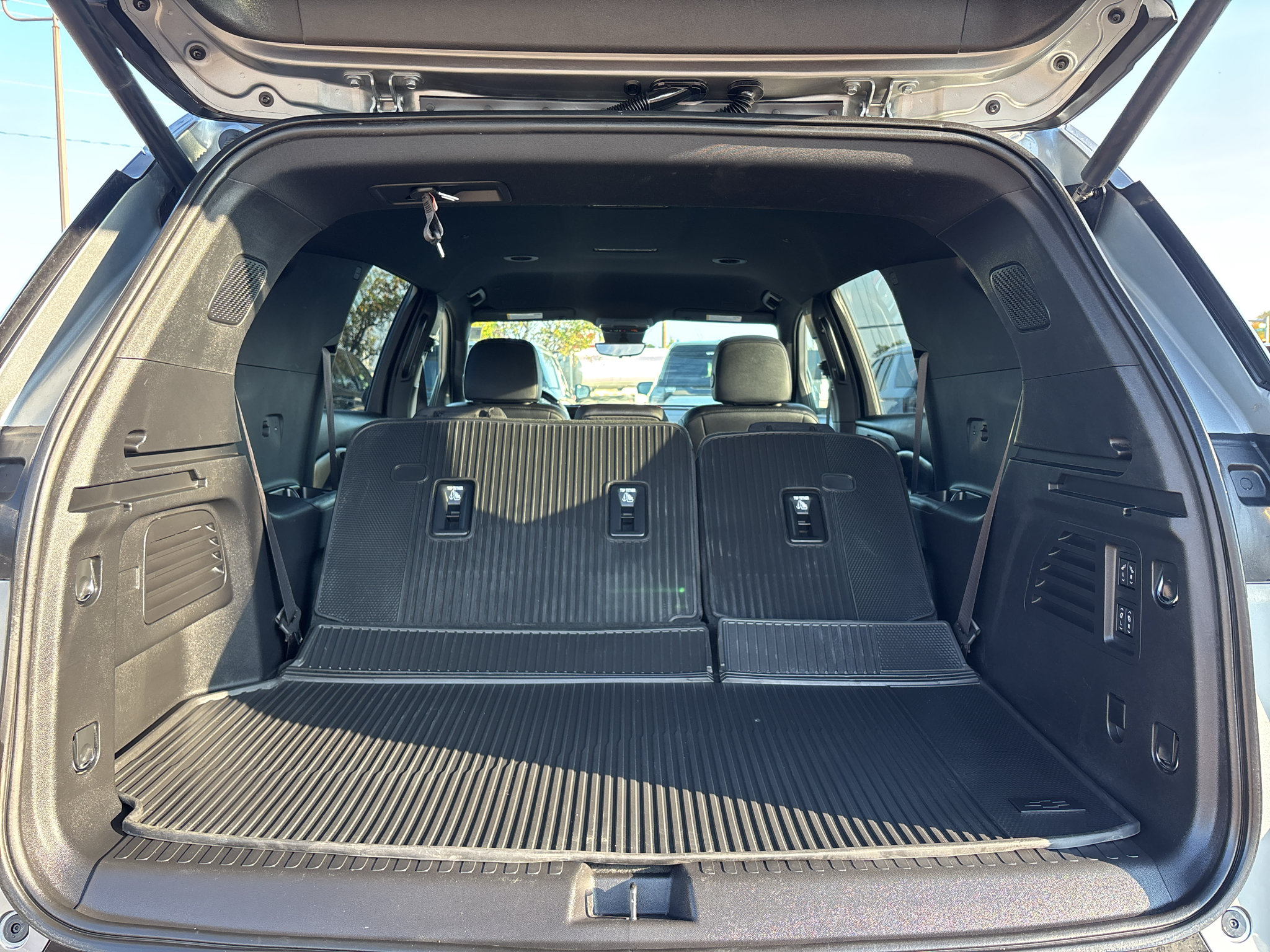 Used 2026 Chevrolet Traverse RS w/ LPO, Floor Liner Package FWD image 9