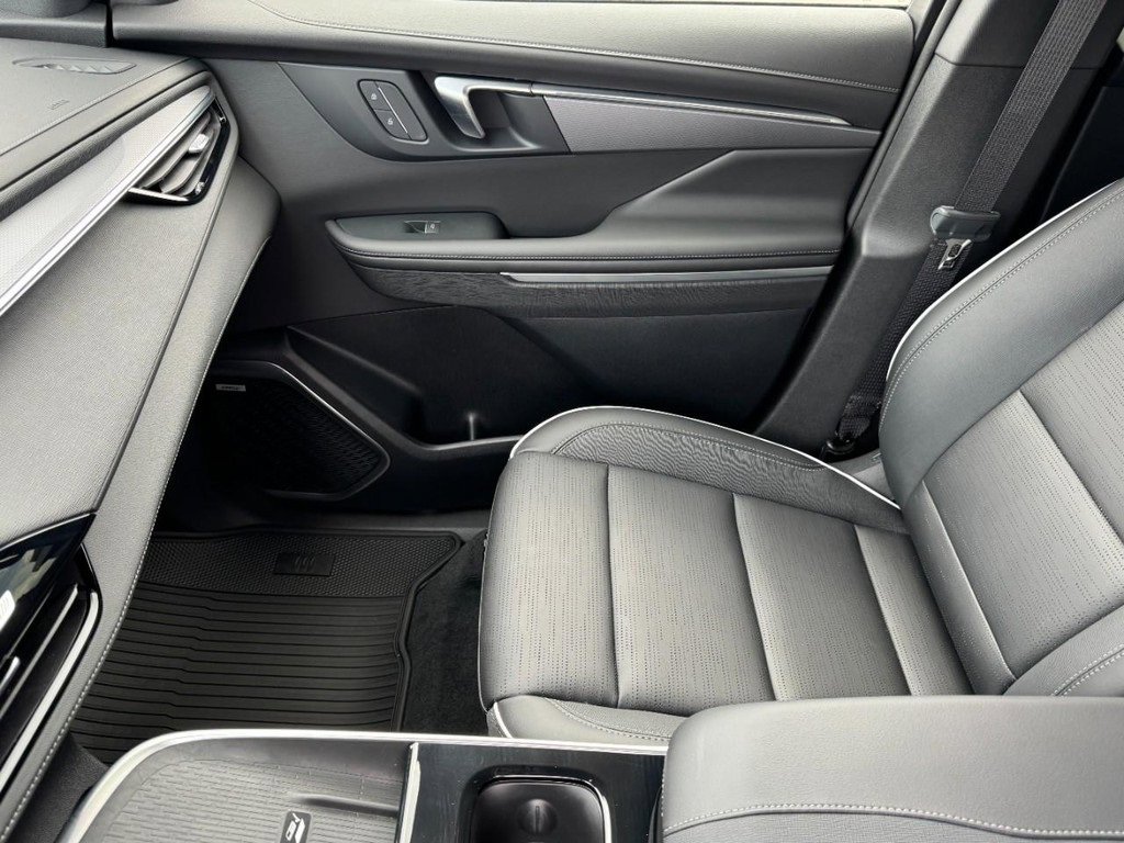 Used 2025 Buick Enclave Sport Touring w/ Power Package image 15