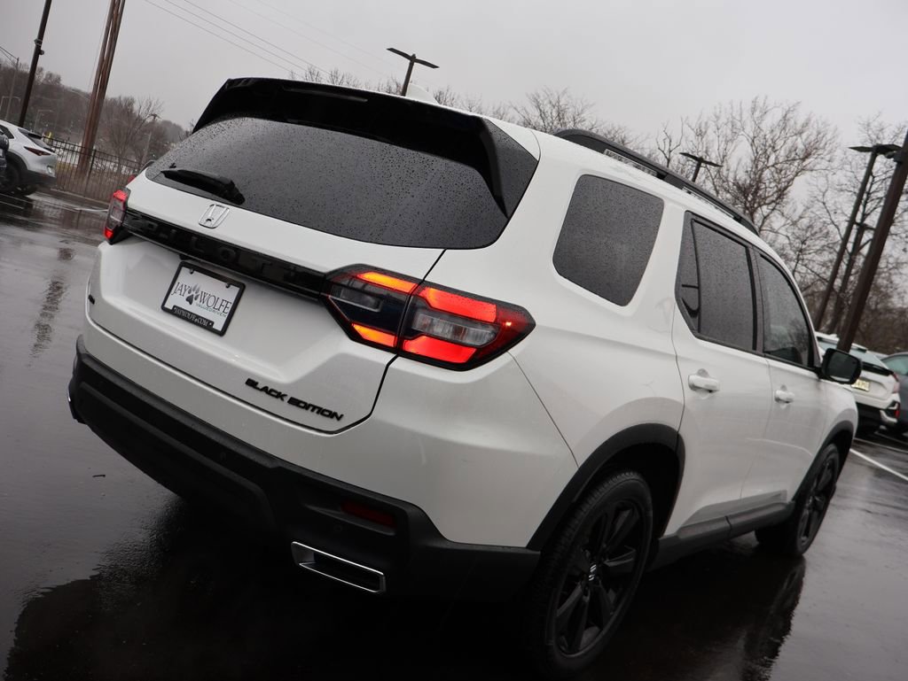 Certified 2025 Honda Pilot Black Edition image 7