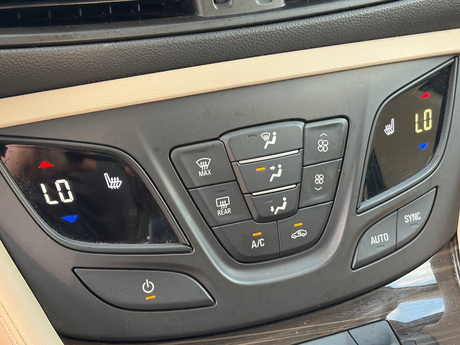 Used 2019 Buick Envision Premium AWD/4WD image 29