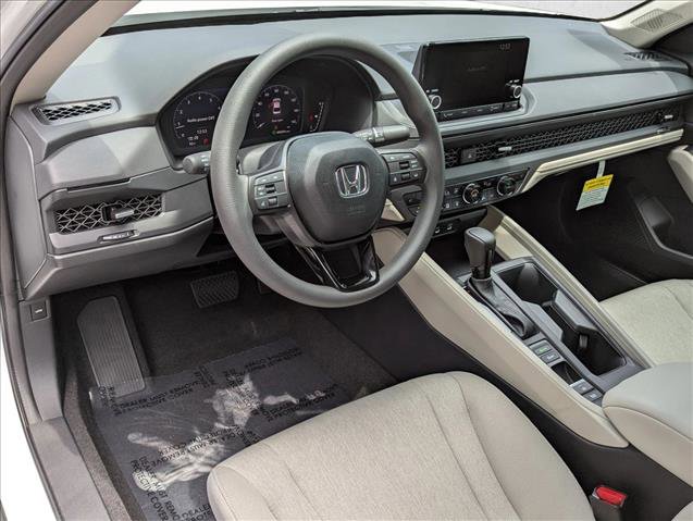 Certified 2025 Honda Accord SE image 3