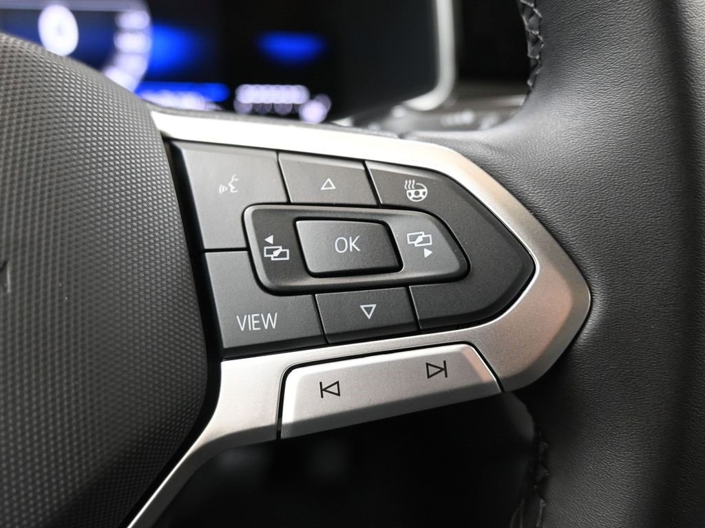 New 2025 Volkswagen Taos SE image 27