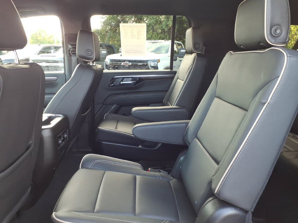 Certified 2025 Chevrolet Suburban Premier AWD/4WD image 14