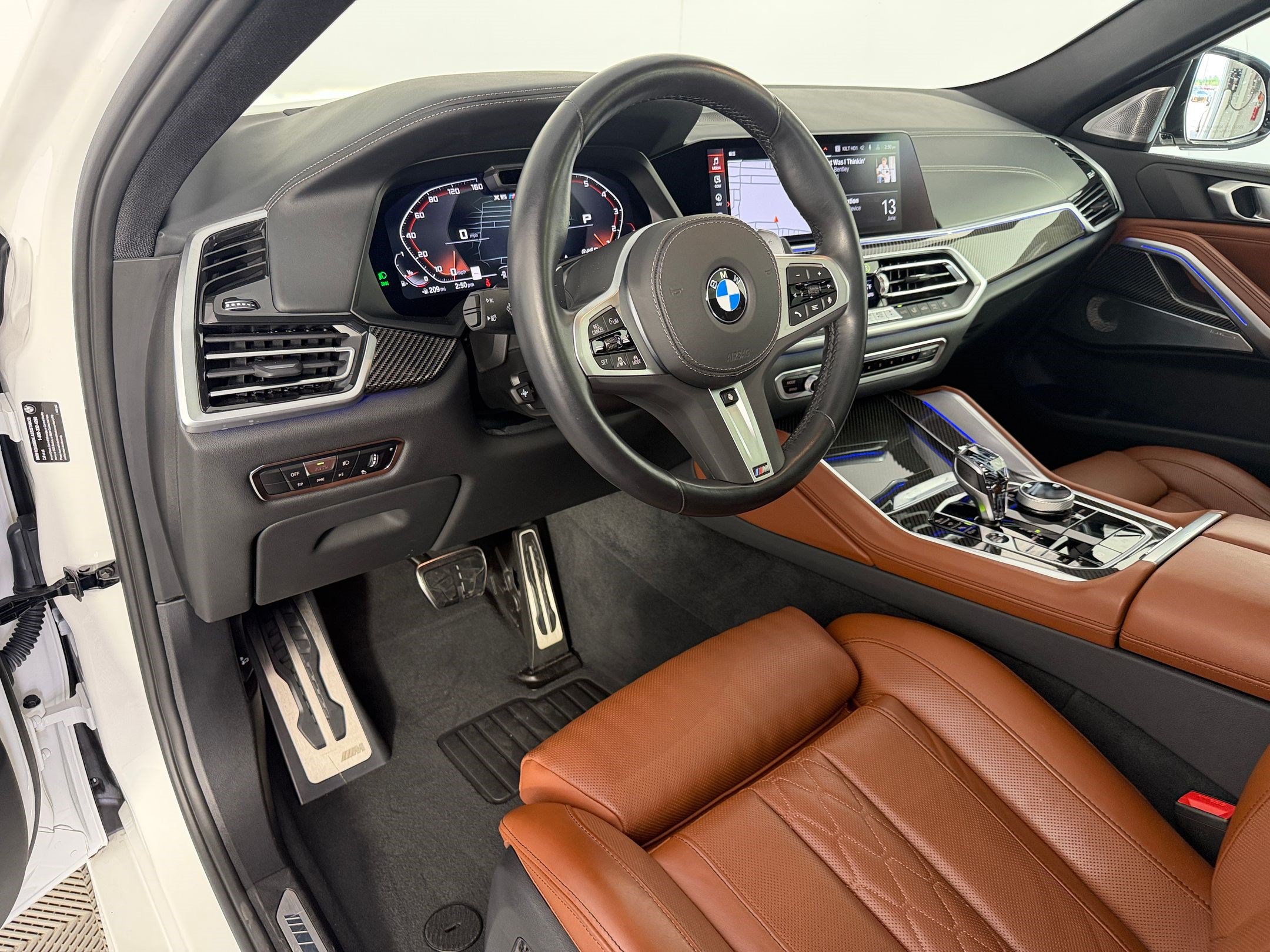 Certified 2023 BMW X6 M50i w/ Executive Package AWD/4WD image 4