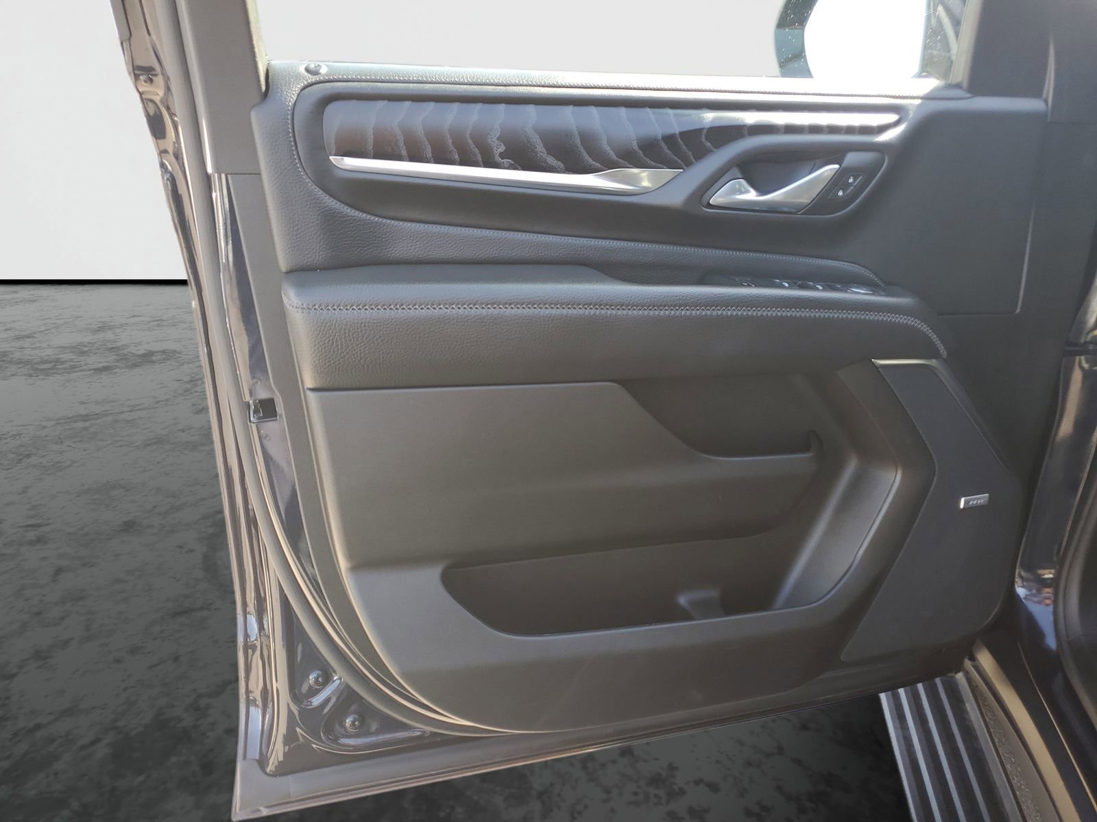 Used 2023 GMC Yukon Denali RWD image 23