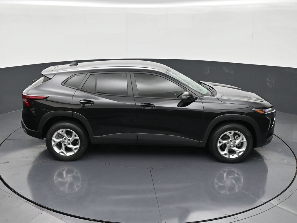 Used 2024 Chevrolet Trax LS w/ LS Convenience Package FWD image 17