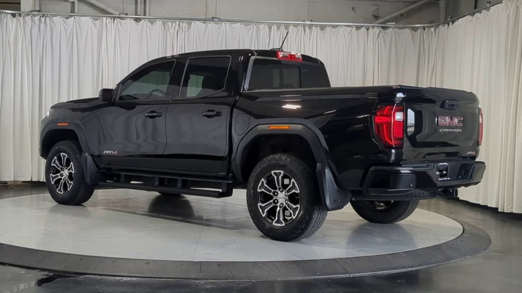 Used 2023 GMC Canyon AT4 w/ AT4 Premium Package AWD/4WD image 8