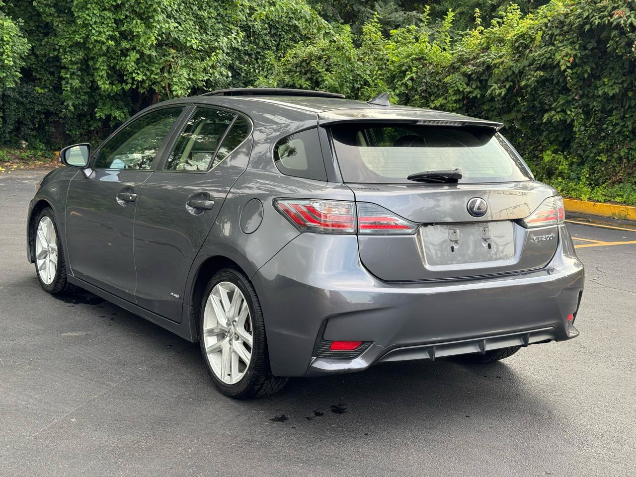 Used 2015 Lexus CT 200h w/ Navigation Package FWD image 5