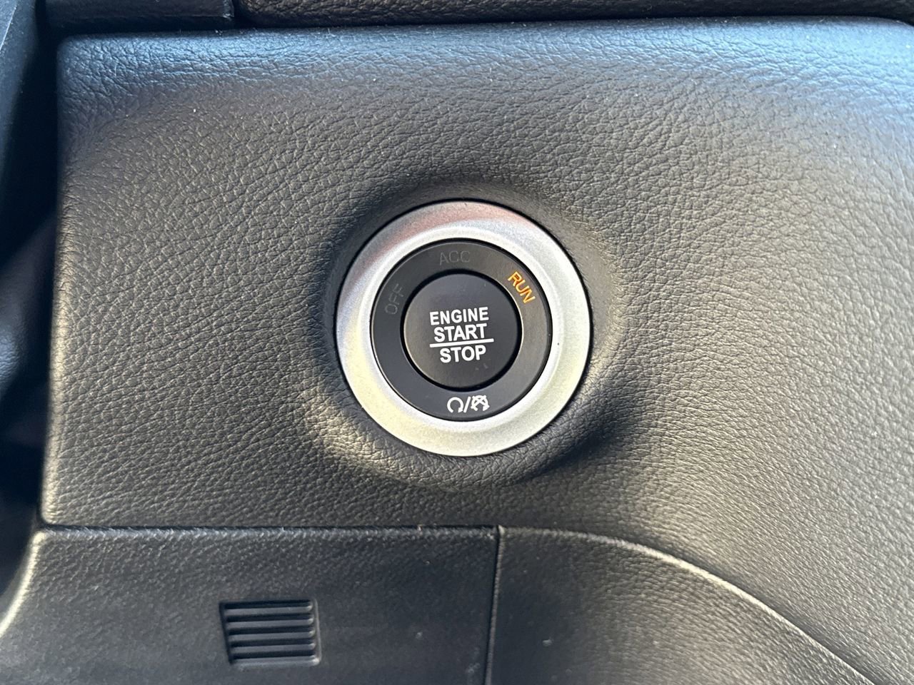 New 2025 Chrysler Pacifica Select image 9