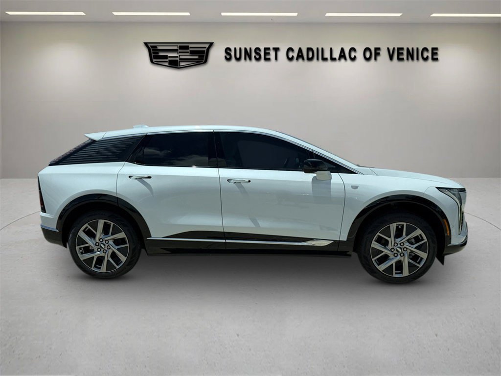New 2026 Cadillac Optiq Luxury 2 RWD image 2