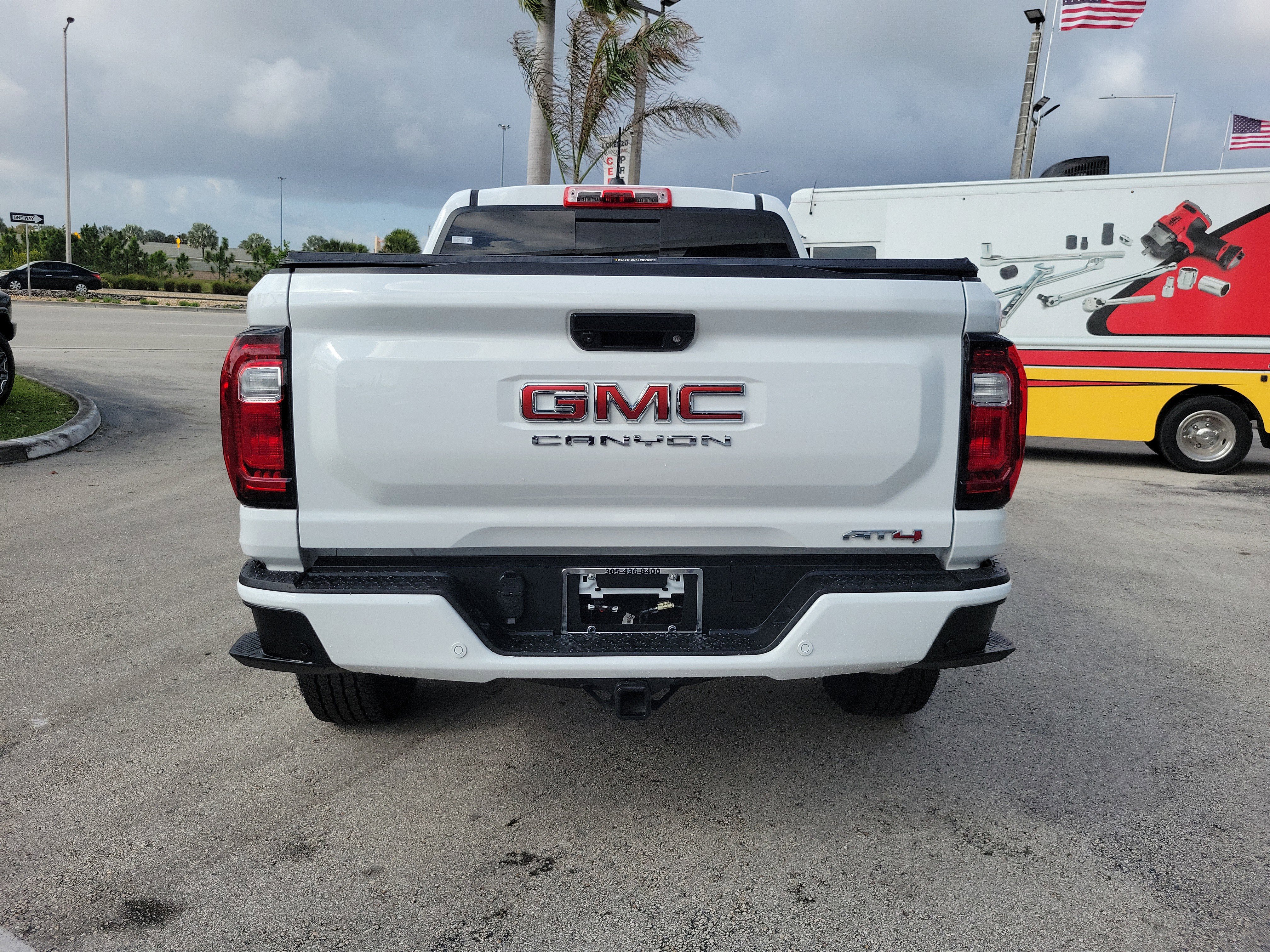 Used 2025 GMC Canyon AT4 image 6