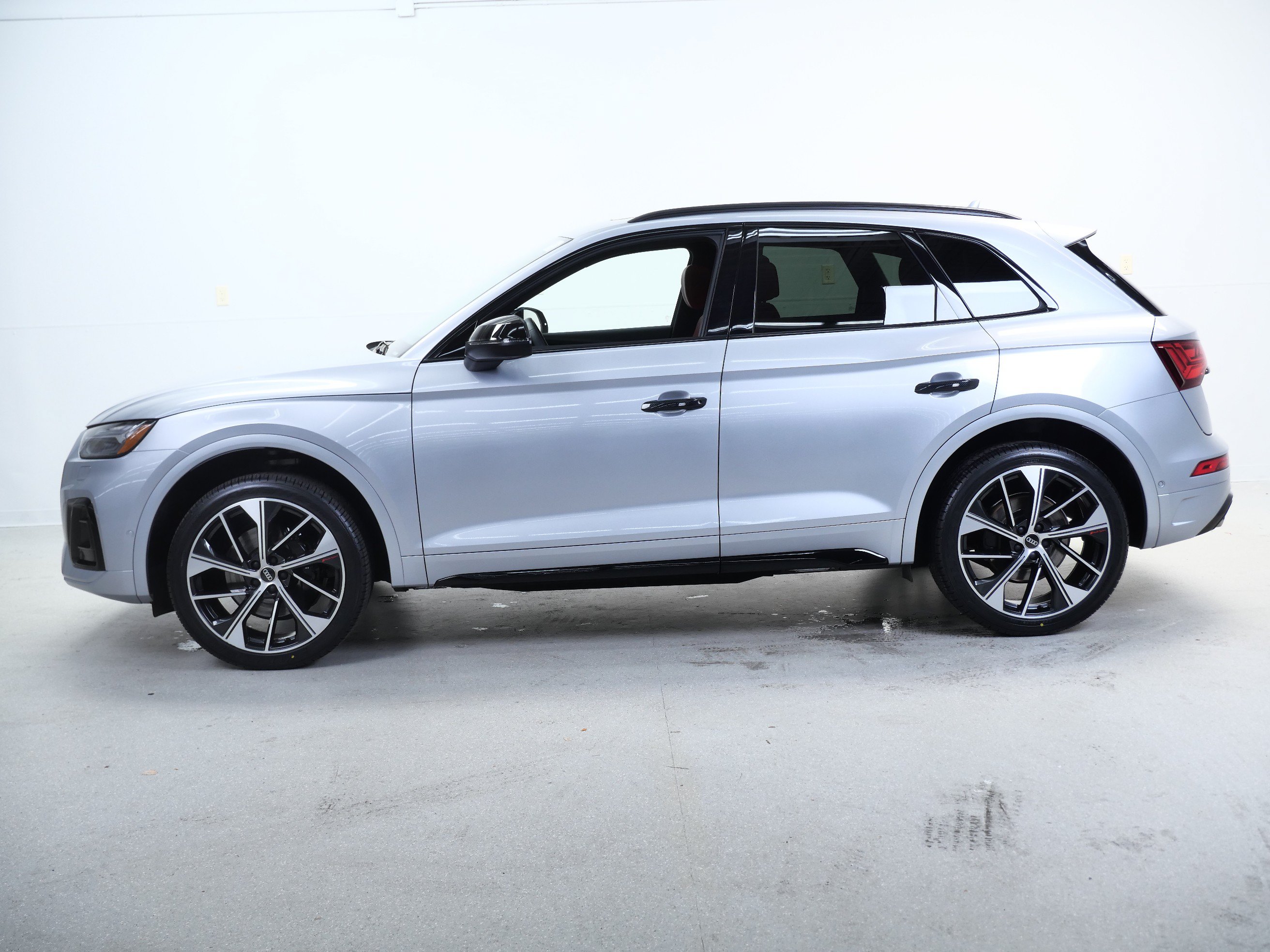 Used 2023 Audi SQ5 Prestige w/ Prestige Package AWD/4WD image 10
