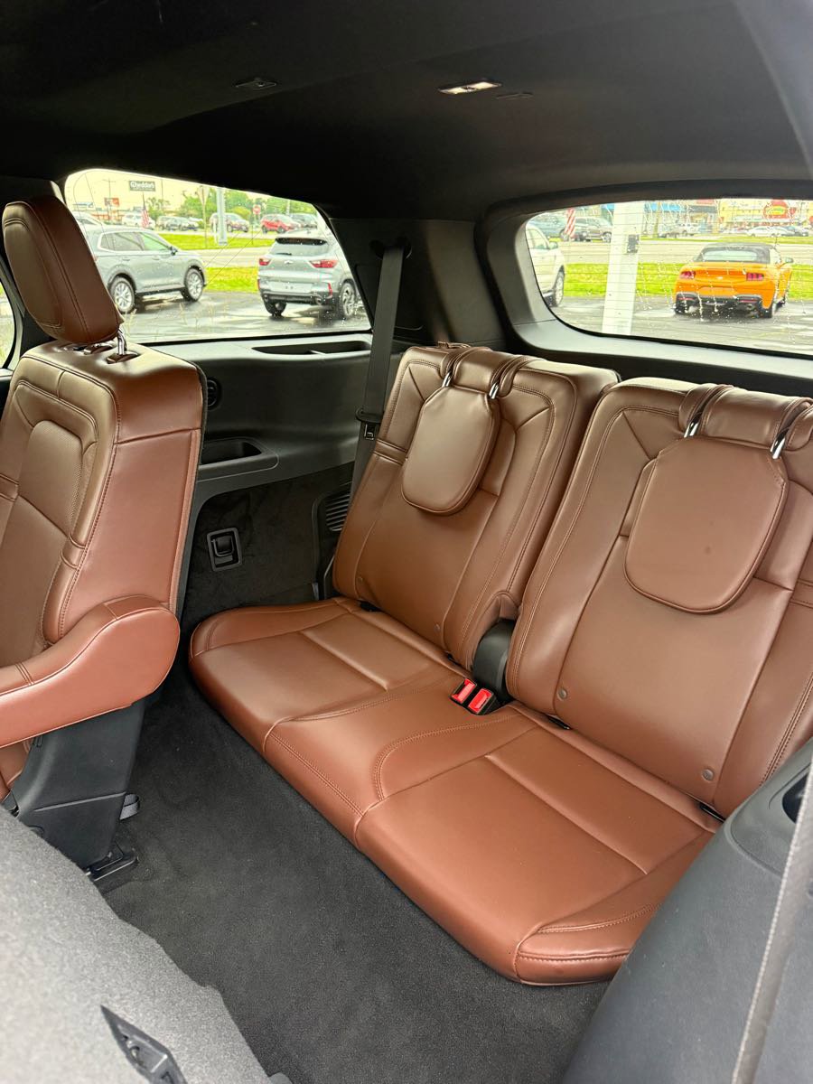 Used 2025 Lincoln Aviator Reserve w/ Equipment Group 201A AWD/4WD image 12