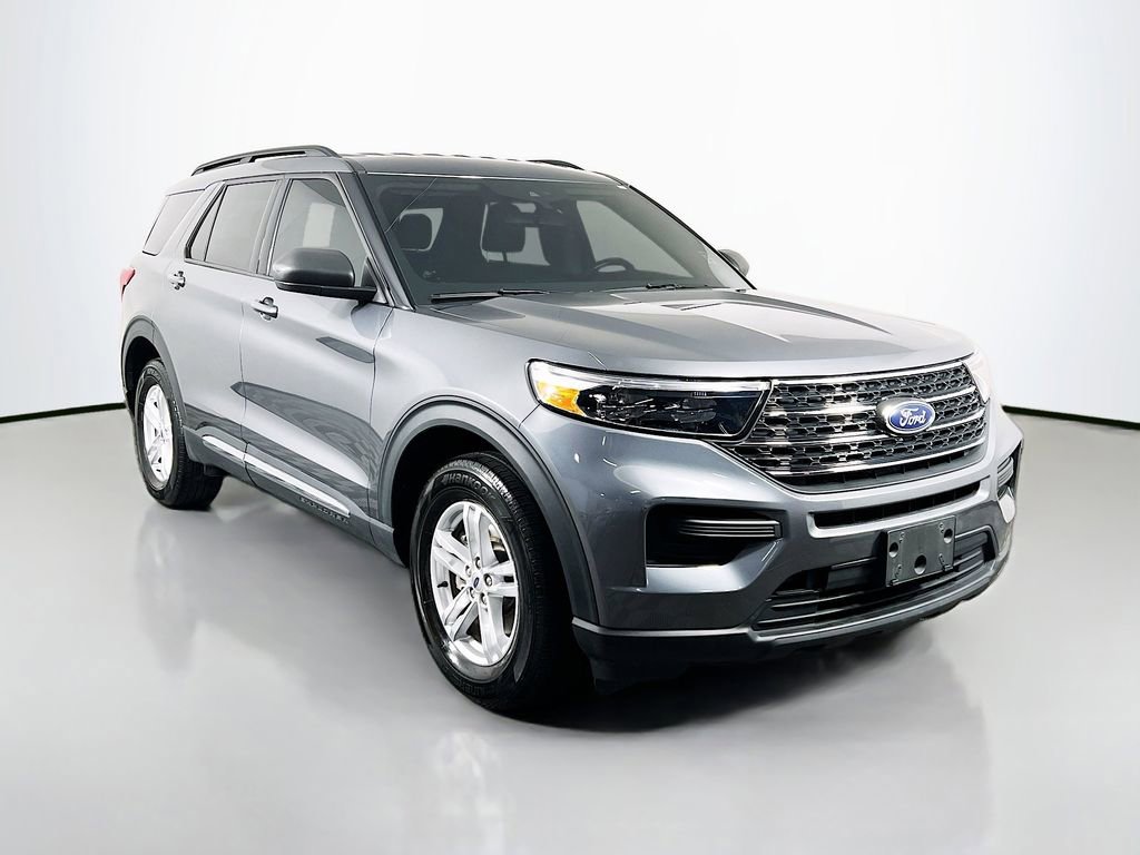 Used 2023 Ford Explorer XLT AWD/4WD image 3