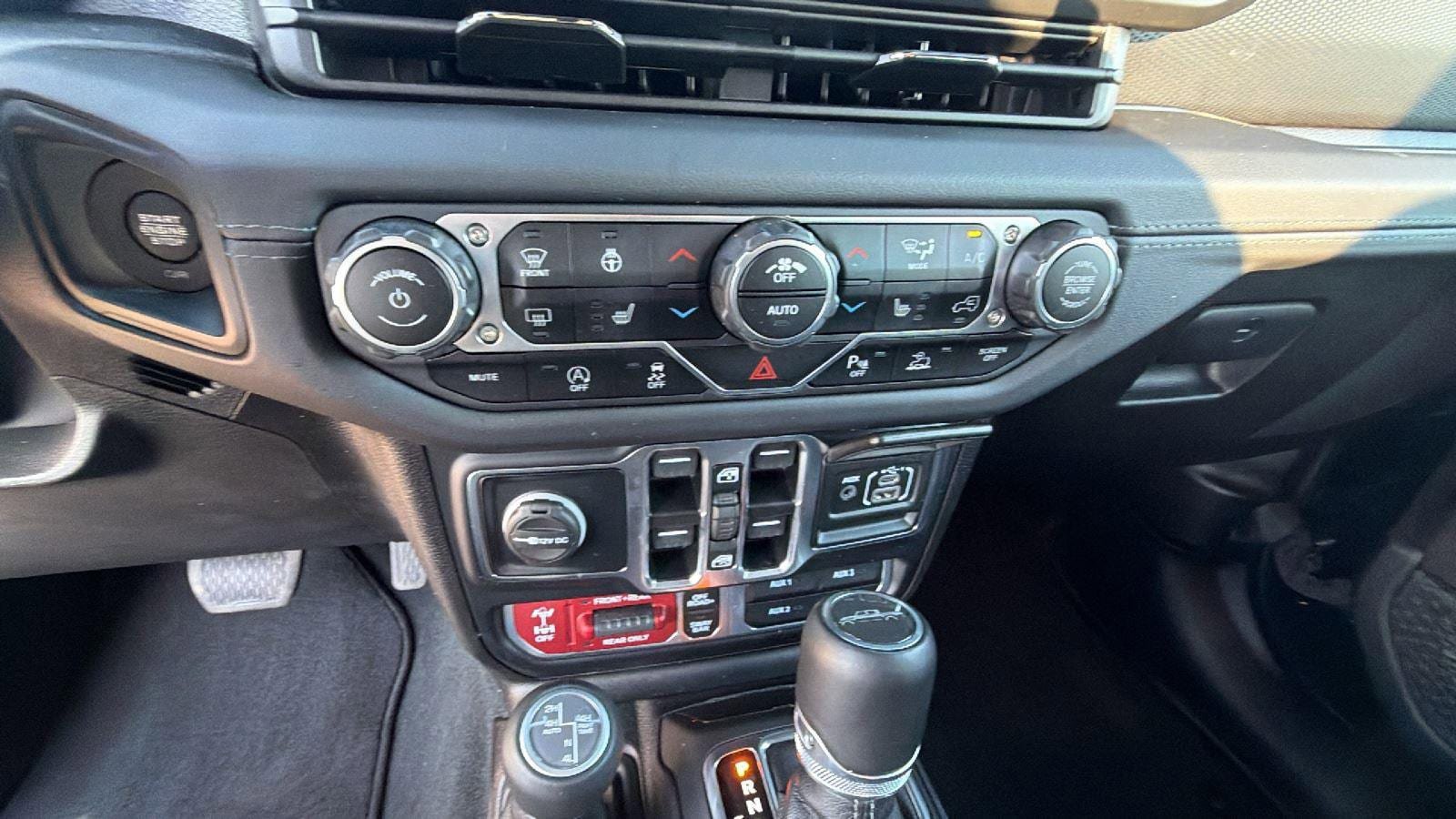 Used 2024 Jeep Gladiator Rubicon AWD/4WD image 29
