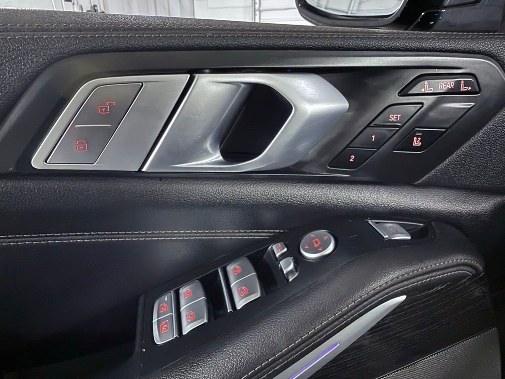 Used 2021 BMW X7 xDrive40i w/ M Sport Package AWD/4WD image 23