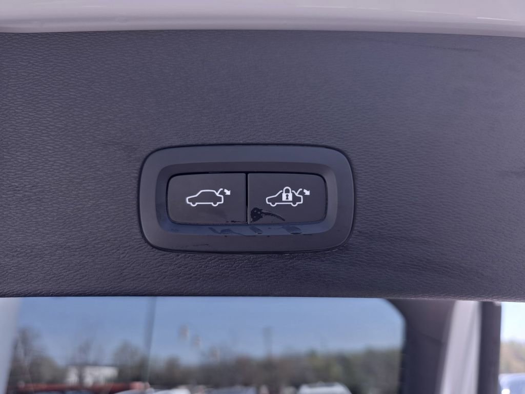 Used 2023 Volvo C40 P8 Recharge Ultimate image 15
